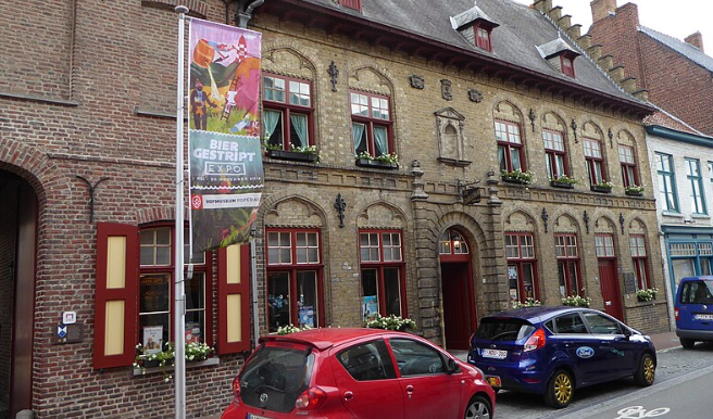 Bistro De Stadsschaal schenkt nieuwe matchbal